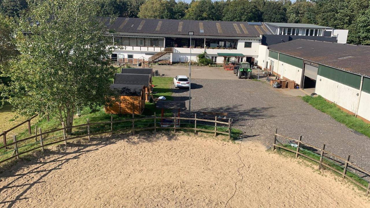 Equi-Art Reitanlage Hotel Schwall Buitenkant foto