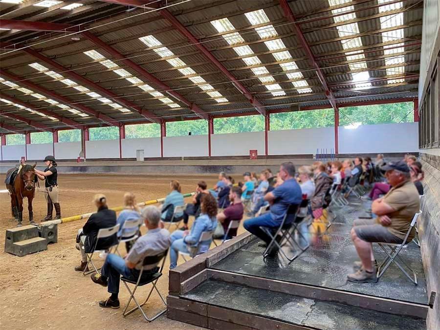 Equi-Art Reitanlage Hotel Schwall Buitenkant foto